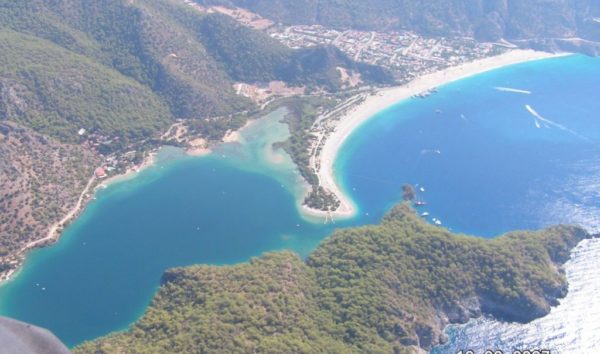 La Turquie la tête dans les airs