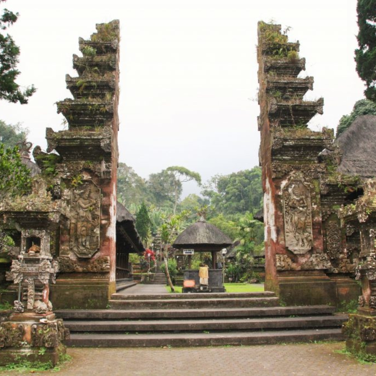 Boycott du temple Besakih & Sidemen